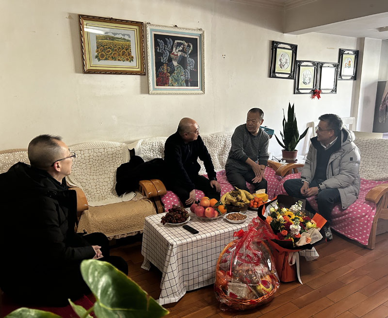 集團(tuán)公司副總經(jīng)理、土木工程院董事長曹慶 春節(jié)前夕慰問公司勞動模范